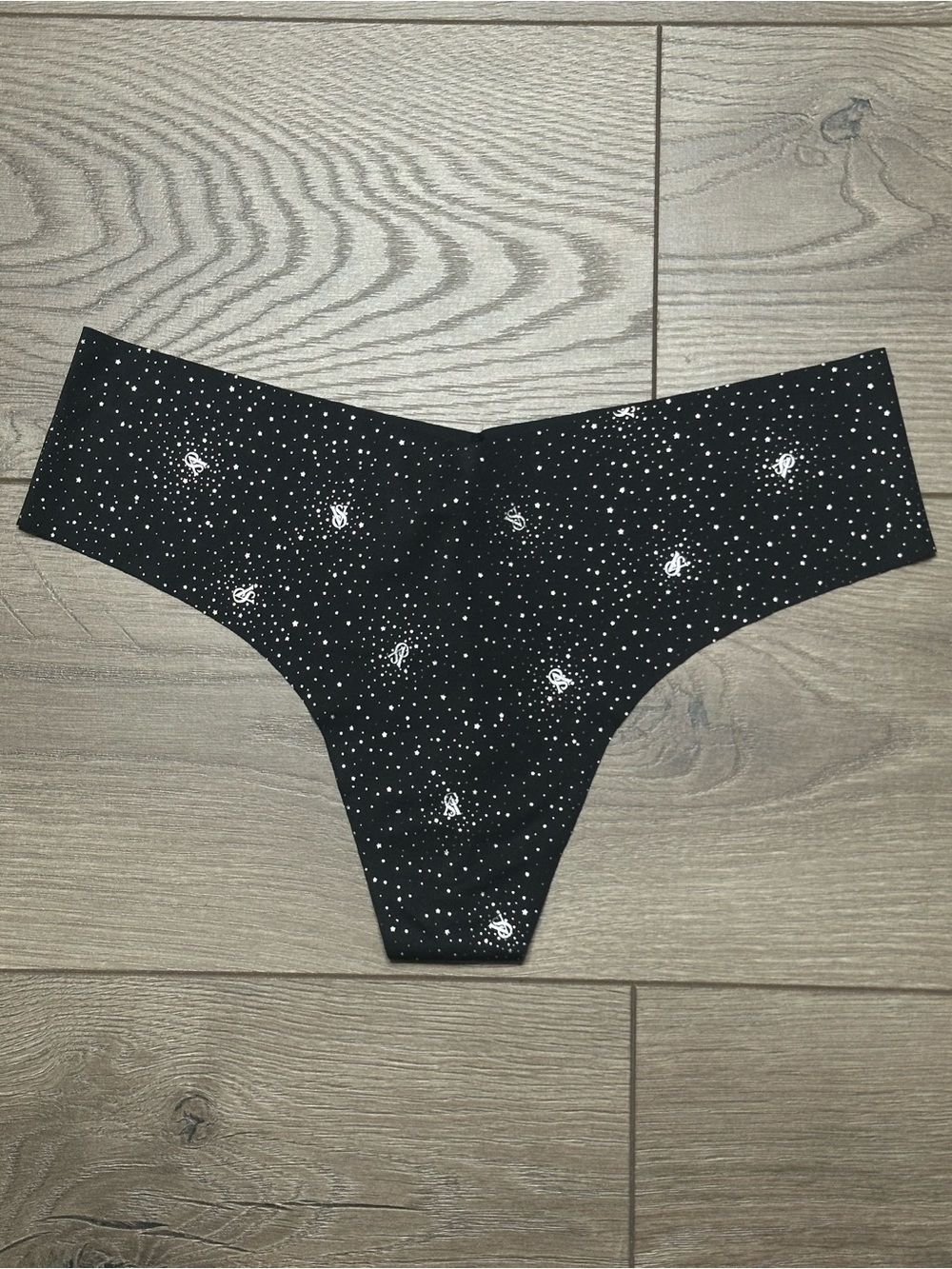 NEW Victoria’s Secret No Show Thong Panty Black Silver Stars Size Large